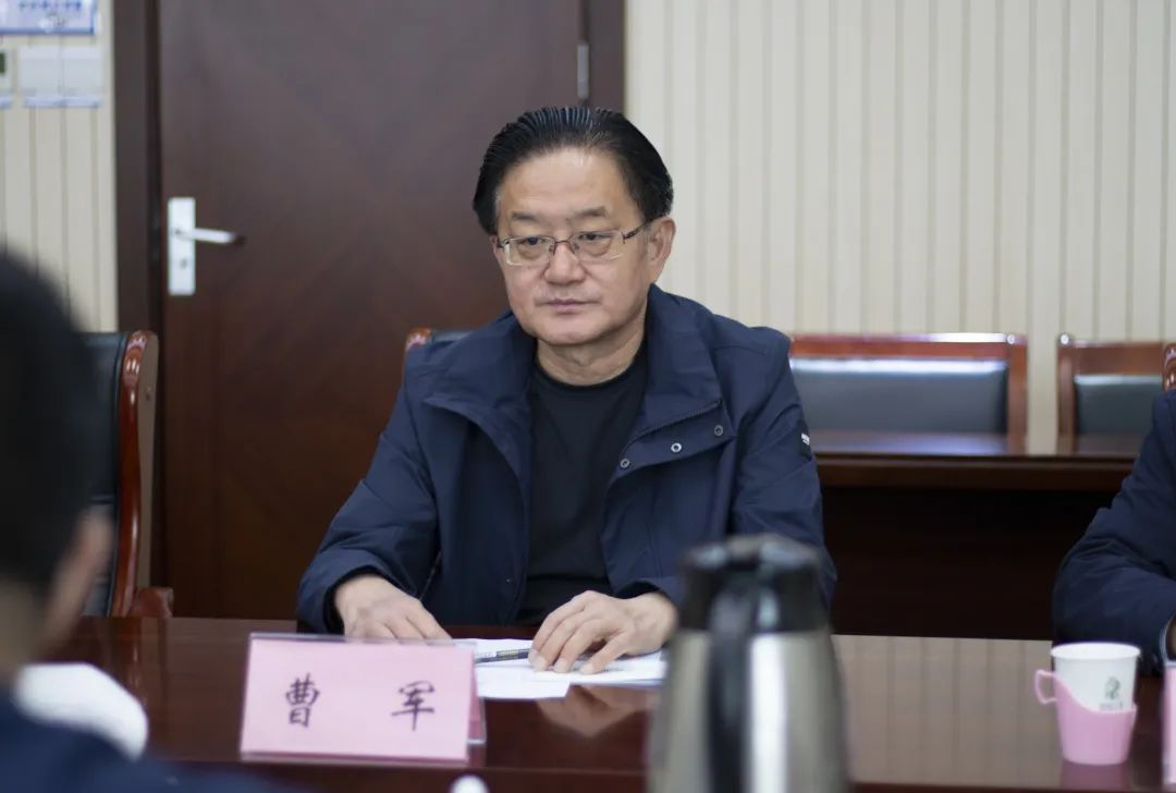 曹军对贾复锋行长一行表示欢迎,并简要介绍了我市农业农村工作情况及